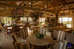 A restaurant or other place to eat at Casa do Valle - Hotel Boutique