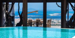 Bazén v ubytování Apanemia Luxury Villa, Lefkada nebo v jeho okolí