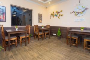 Hotel Spring Height Hotels Near Mall De Goa餐厅或其他用餐的地方