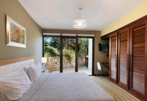 Postel nebo postele na pokoji v ubytování Apanemia Luxury Villa, Lefkada + 37 fotografií