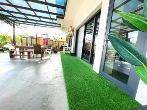 Patio o area all'aperto di 阿郎衝浪旅店A-lang Surfing House