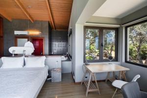 Postel nebo postele na pokoji v ubytování Apanemia Luxury Villa, Lefkada