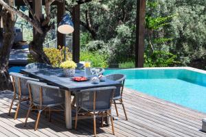Bazén v ubytování Apanemia Luxury Villa, Lefkada nebo v jeho okolí
