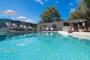 Bazén v ubytování Apanemia Luxury Villa, Lefkada nebo v jeho okolí