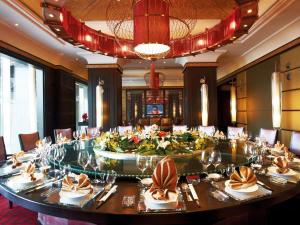 Makanan di atau berdekatan hotel