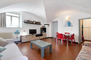 Μια τηλεόραση ή/και κέντρο ψυχαγωγίας στο Beach Paradise - Napoleone