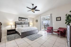 a bedroom with a bed and a ceiling fan at Villazo Ann, Cape Coral in Cape Coral +60 photos