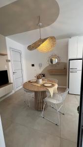 a kitchen with a table and chairs in a room at Departamento complejo Vita in Concepción del Uruguay