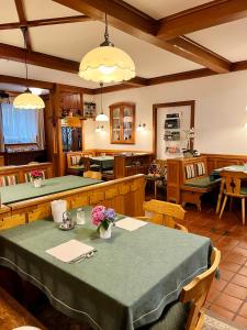 Restaurace v ubytování Athecada Apartments