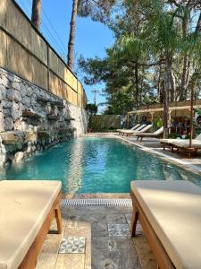Бассейн в Esmahan Forest and Pool by Zehra Suites или поблизости