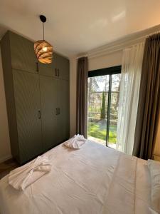 Кровать или кровати в номере Esmahan Forest and Pool by Zehra Suites