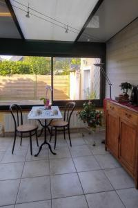 a kitchen with a table and chairs in a room at Ile du Ponant in Ploemeur