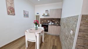 A kitchen or kitchenette at Broken column