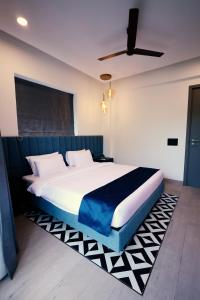 Ένα ή περισσότερα κρεβάτια σε δωμάτιο στο Calangute Heights Luxurious Suite Apartment Forest View