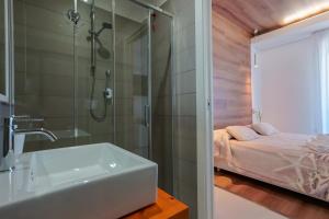 Lumiere Rooms - Eja Sardinia tesisinde bir banyo