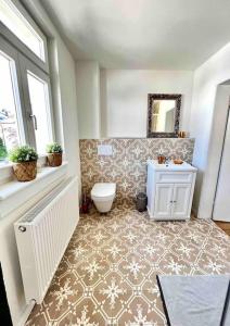 a bathroom with a toilet and a sink and a mirror at Altbauvilla im Herzen von Lorsch in Lorsch +18 photos