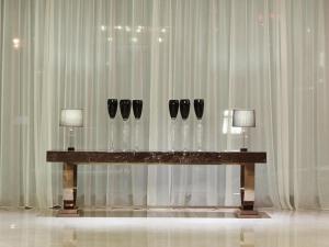 Gambar di galeri bagi Optics Valley Kingdom Plaza Wuhan di Wuhan