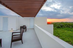 Balkón nebo terasa v ubytování Santamar by Tao Beach Condos with Pool & Walk to Ocean