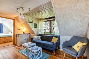 a living room with two chairs and a couch at Ferienhaus Riedel in Galmsbüll