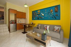 a living room with a couch and a kitchen at 3 Keys in Chalkida