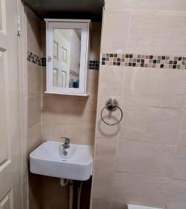 a bathroom with a sink and a mirror at 5 SLEEPER CLOSE TO OLD STREET/ SHOREDITCH in London