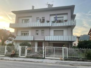 Zgradba, v kateri se nahaja apartma