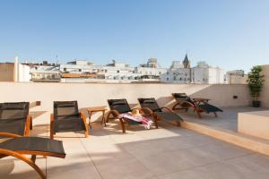 A balcony or terrace at ISG Apartments Cedaceros 12