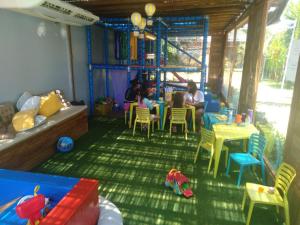 a room with a group of people sitting at a table at Carambola Hotel in Arraial d'Ajuda