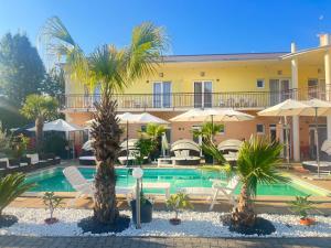 Bazén v ubytování Beach Hotel nebo v jeho okolí