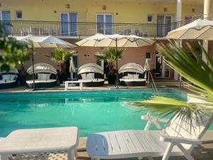 Bazén v ubytování Beach Hotel nebo v jeho okolí