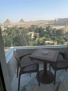 Balkón nebo terasa v ubytování pyramids grand museum inn