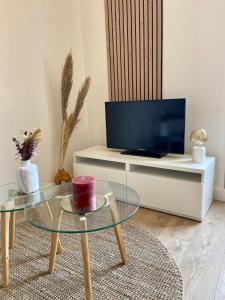 Μια τηλεόραση ή/και κέντρο ψυχαγωγίας στο L’évasion - Studio cosy en centre ville