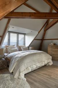 a bedroom with a large bed in a attic at Brasserie Spoorhuis Mijdrecht in Mijdrecht