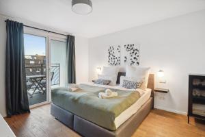 a bedroom with a large bed with a balcony at Design-Apartment - Bochum Zentrum - 2 Balkons - Wanne - 118m2 - Netflix in Bochum