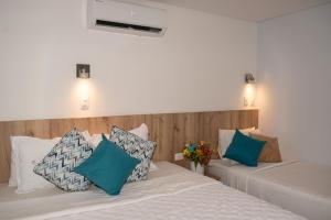 Postel nebo postele na pokoji v ubytování Hotel Caribbean Cartagena