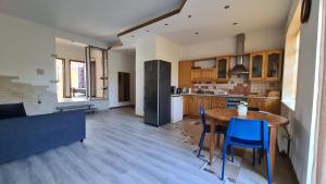 Kuchyň nebo kuchyňský kout v ubytování Spacious Condo 5 min to Jurmala Beach