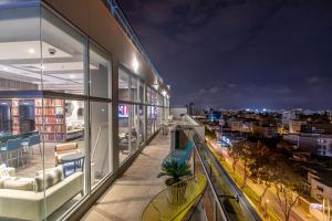 Uma varanda ou terraço em Hampton By Hilton Lima San Isidro