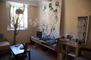 a living room with a desk with a computer on it at la casa degli Archi in Pesaro