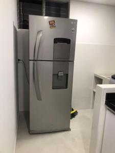 a stainless steel refrigerator in a kitchen at Apartamento cerca estacion de lagos in Floridablanca