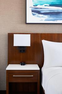 Ένα ή περισσότερα κρεβάτια σε δωμάτιο στο Delta Hotels by Marriott Phoenix Mesa