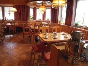 Reštaurácia alebo iné gastronomické zariadenie v ubytovaní Walchenhof