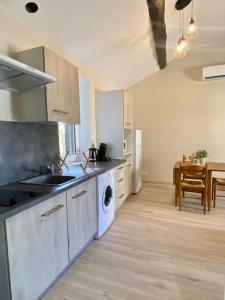 a kitchen with a sink and a dishwasher at Studio climatisé proche gare in Bourg-en-Bresse
