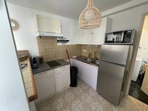 Kuchyň nebo kuchyňský kout v ubytování L’escapade Balnéo, Centre ville + 9 fotografií