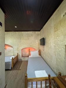 a room with two beds and a tv in it at Hayadlı Konak Butik Otel in Gaziantep