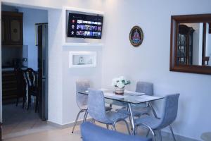 TV a/nebo společenská místnost v ubytování Royal House