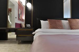 Letto o letti in una camera di Royal Wellness and Spa