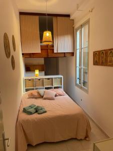 a bedroom with a bed in a room at Patio de la pietonne in Menton