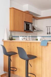 Kuchyňa alebo kuchynka v ubytovaní Koti Rentals - Sandy Beach Apartment + 37 fotografií