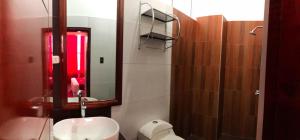 Ένα μπάνιο στο HOTEL SAN JUAN, Tarapoto +34 φωτογραφίες