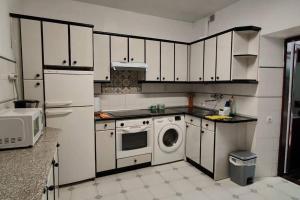 Η κουζίνα ή μικρή κουζίνα στο Apartamento en el casco viejo de Castro Urdiales